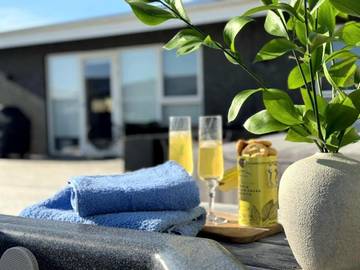 Gîte pour 10 personnes, avec jardin ainsi que jacuzzi et sauna à Mosfellsbær