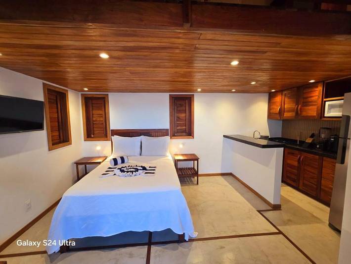 Chambre d’hôte pour 4 personnes, avec terrasse et jardin ainsi que vue et piscine