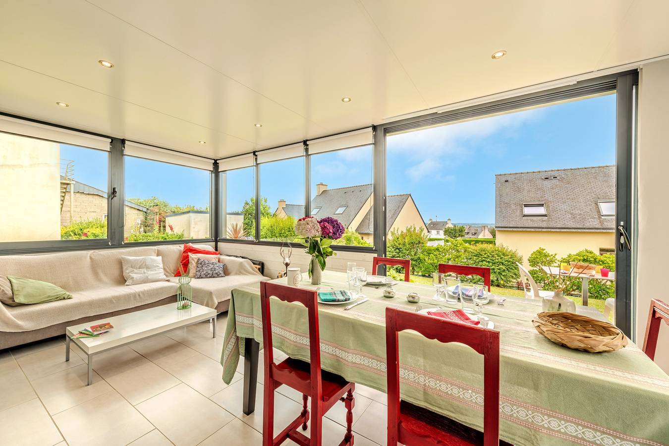 Holiday Home 'Maison 4 Pers 5kms De La Plage' with Private Terrace and Private Garden in Plouider, Brest region