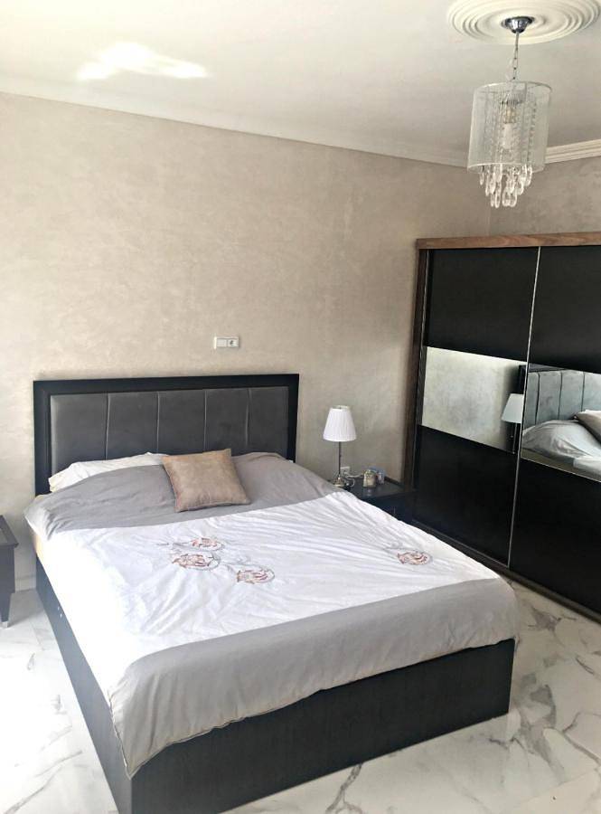 Location de vacances pour 4 personnes, avec terrasse et jardin ainsi que vue et piscine dans Dar Bouazza - 3