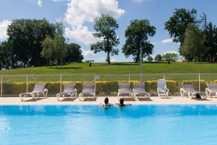Location de vacances pour 6 personnes, avec Terrasse et Jardin ainsi que Piscine et Sauna à Lombez