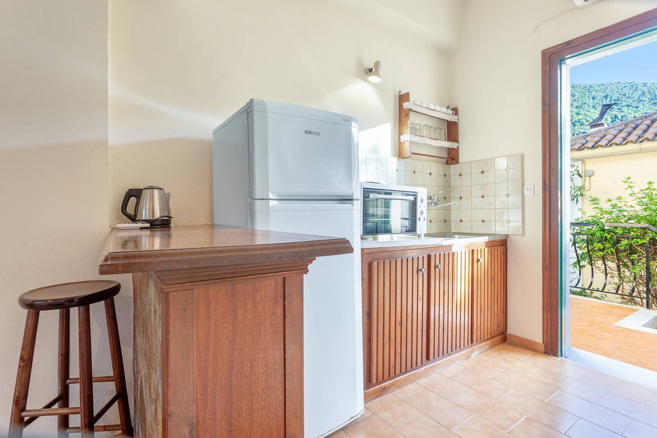 Entire studio, Studio Apartment 'Castellos Bellos  3' with Shared Garden, Wi-Fi and Air Conditioning in Keri, Laganas