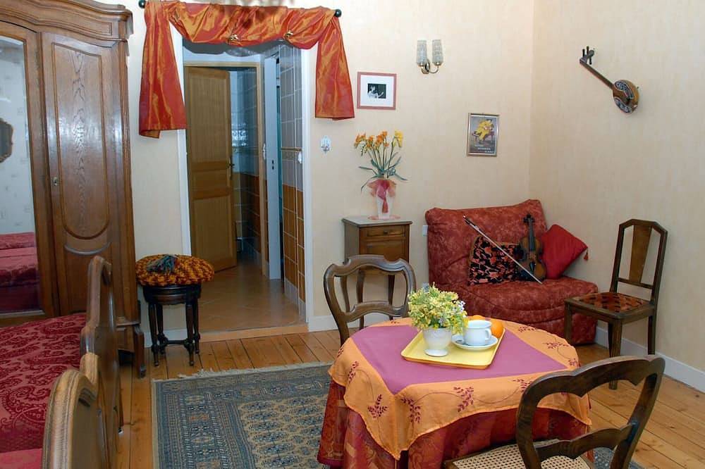 Chambres spacieuses avec salle d'eau, salon cheminée, jardin détente - Lorraine in Watronville, Verdun