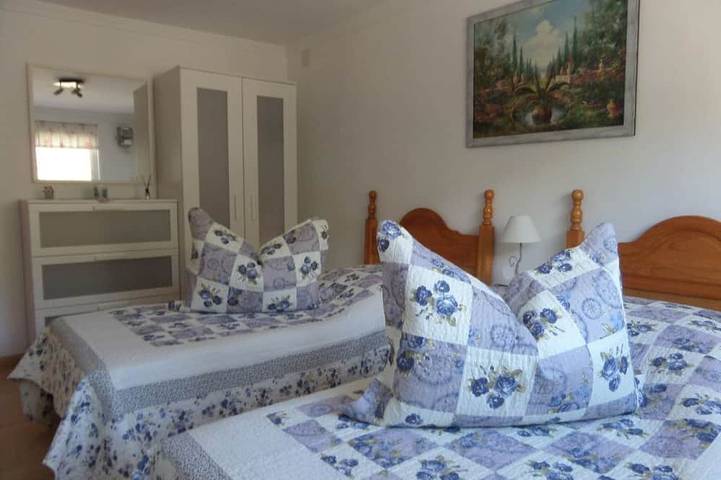 House in a quiet location with fantastic mountain panorama and large pool in Sedella, Málaga Province