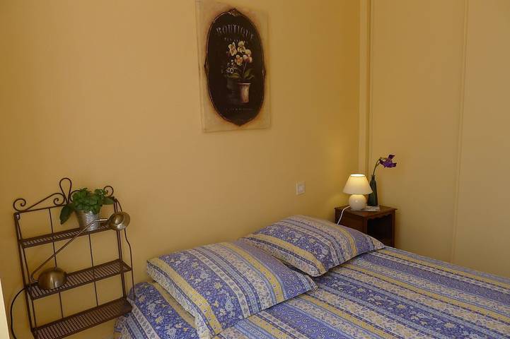 Location de vacances pour 2 personnes, avec terrasse ainsi que jardin et piscine à Le Tablier - 3