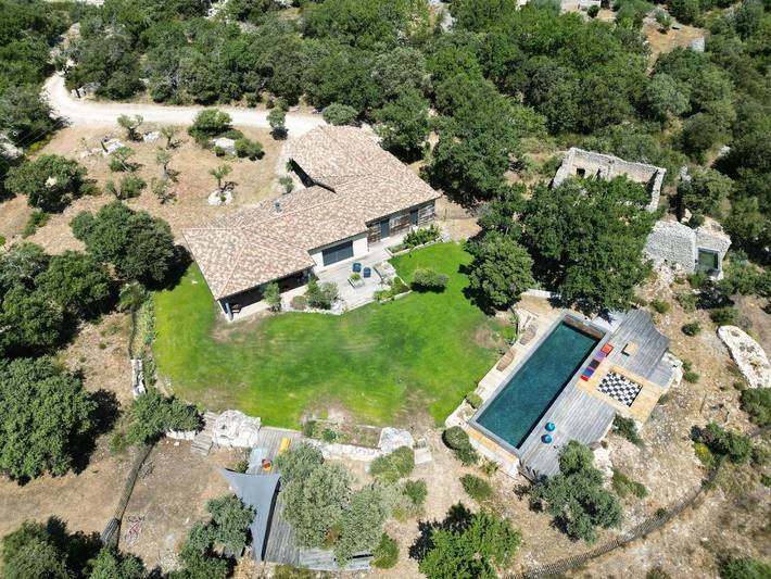 Gîte pour 6 personnes, avec jardin ainsi que piscine et terrasse, animaux acceptés