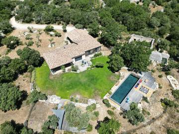 Gîte pour 6 personnes, avec piscine ainsi que terrasse et jardin, animaux acceptés à Bonnieux