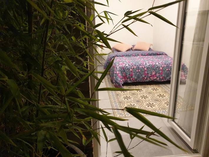 Location de vacances pour 2 personnes, avec Terrasse et Jacuzzi ainsi que Jardin et Vue à Sevran