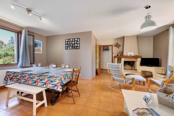 Gîte "Le Vieux Chêne" with Shared Pool! in Fontenay-le-Comte