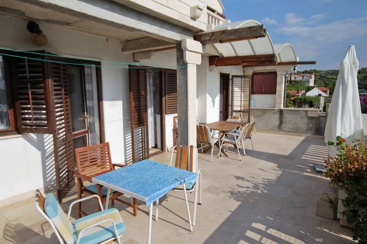 Apartament wakacyjny dla 7 osób, z balkon/ taras w Sumartin