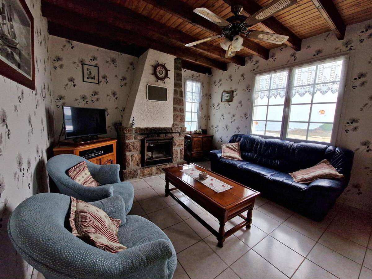 Three-Bedroom Holiday Home in Locquirec, Ceinture Dorée