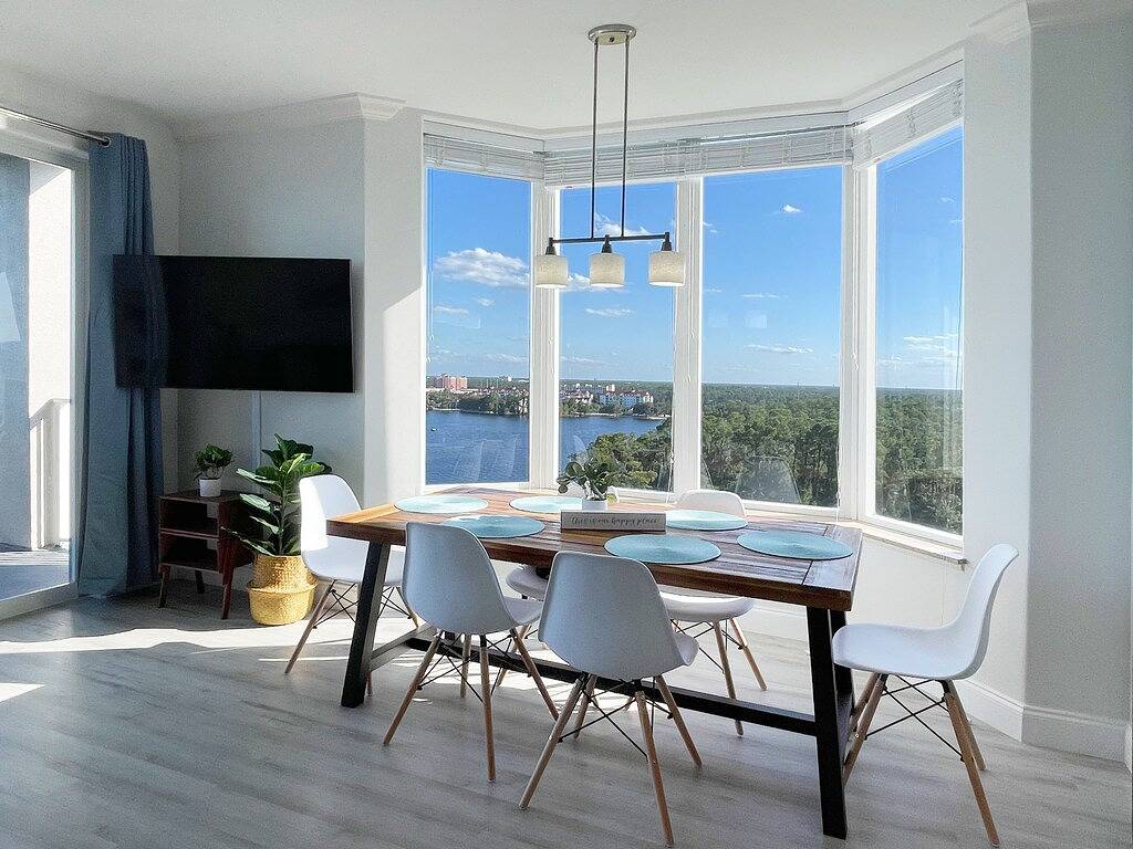 Ganze Wohnung, 2-bedroom condo w/ stunning lake and Disney views in Disney World