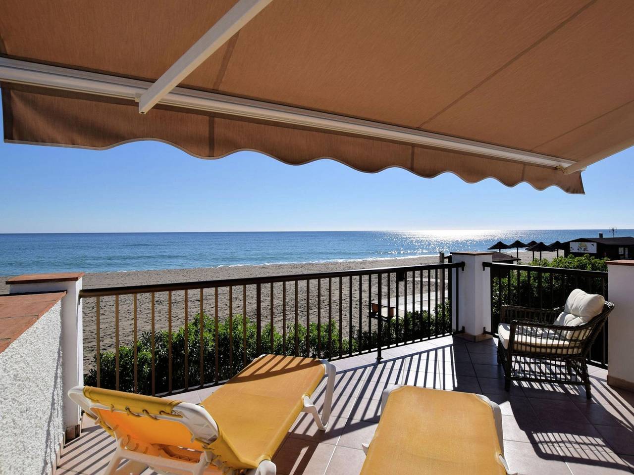 Superb beachfront villa with guest house 50m opposite in La Cala de Mijas, Mijas