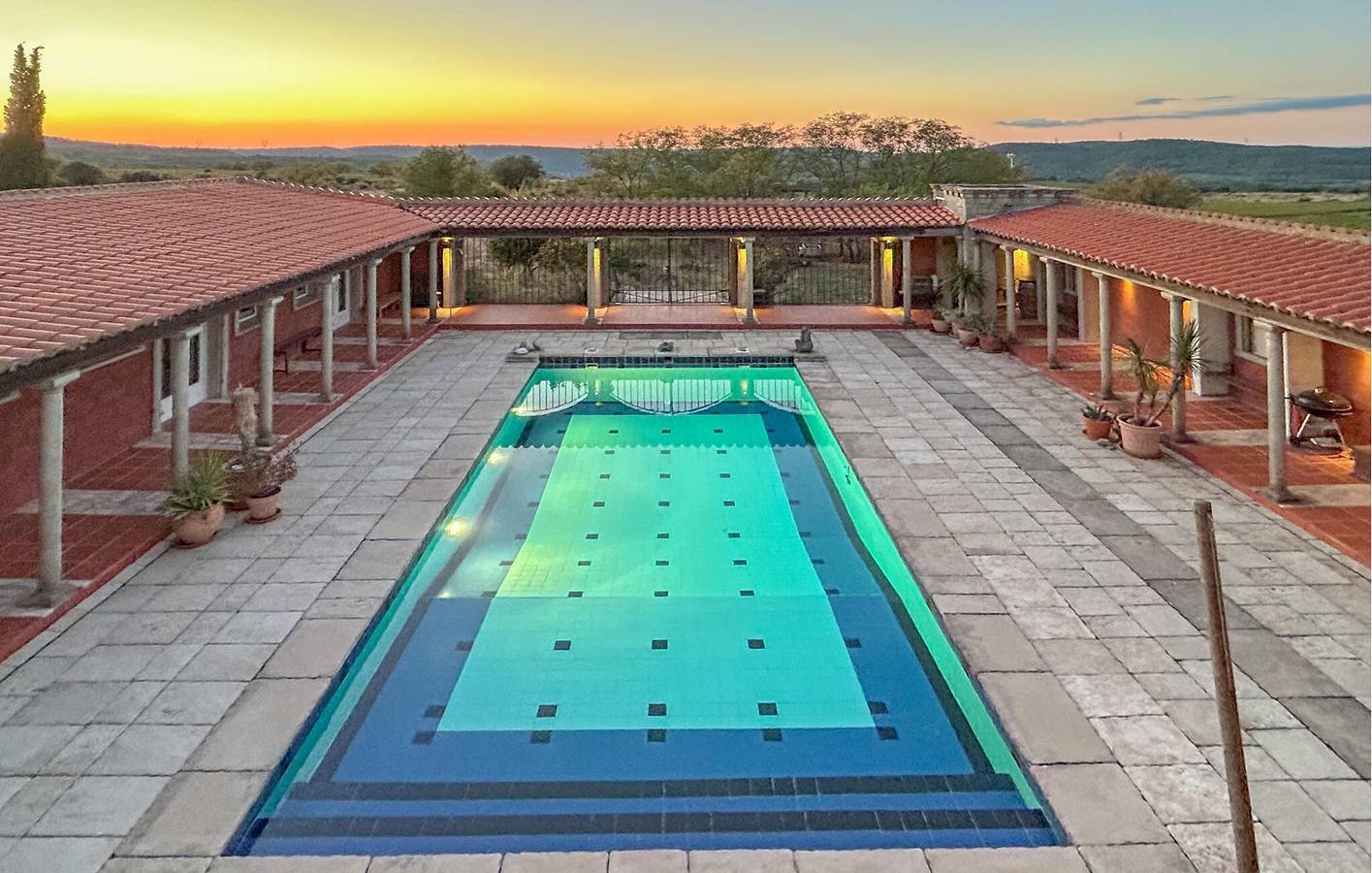 The Oasis : appartement chic avec piscine, climatisation et Wi-Fi près d'Agel, à 2,5 km du centre-ville in Agel, Région de Béziers