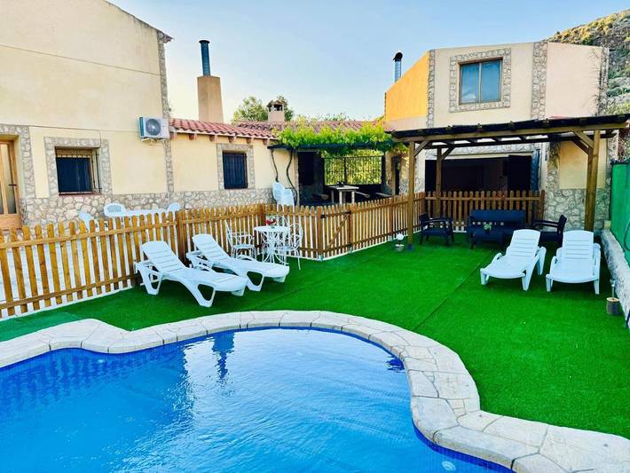 Casa rural para 10 personas, con piscina además de terraza y vistas, Se admiten mascotas en Letur - 2