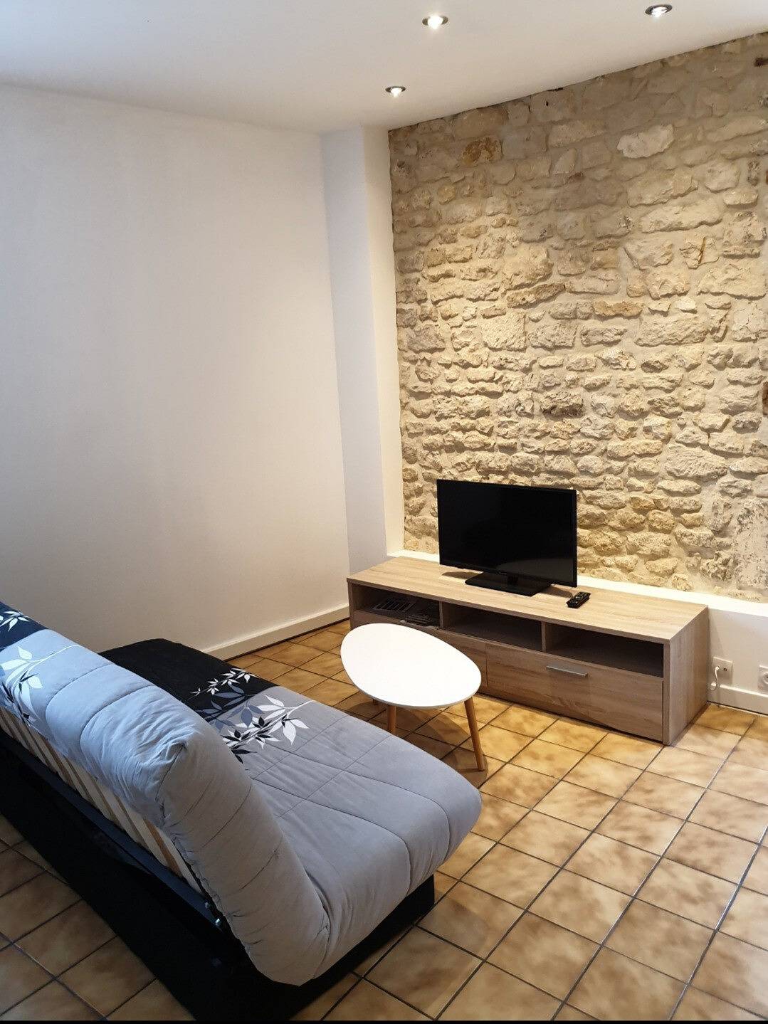 Studio entier, Studio "5 - 3 Min Du Futuroscope" avec Wi-Fi in Chasseneuil-du-Poitou, Vienne (France)