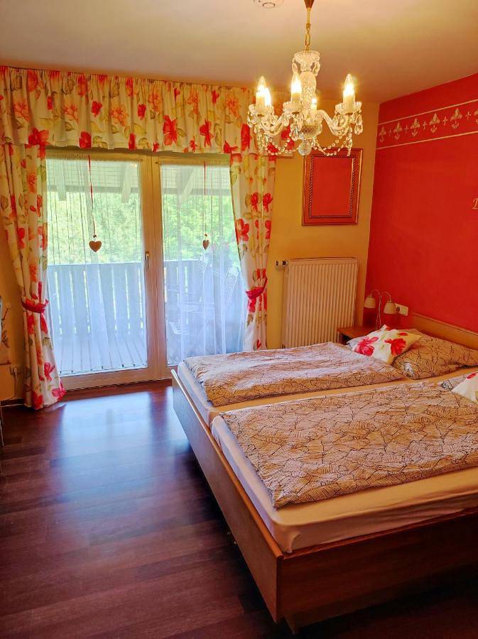 Ferienwohnung für 4 Personen, mit Balkon und Terrasse sowie Garten und Ausblick in Grafenwiesen - 4