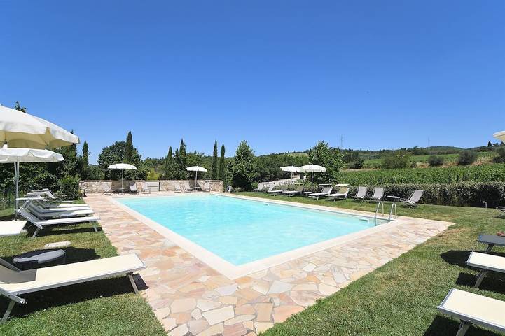 Gîte pour 4 personnes, avec jardin et piscine dans San Sano