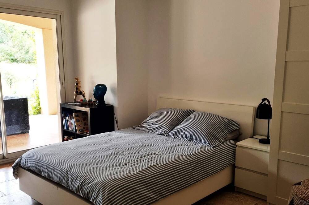 Large 3-bedroom single-storey villa with swimming pool in Camps-la-Source, Brignoles region