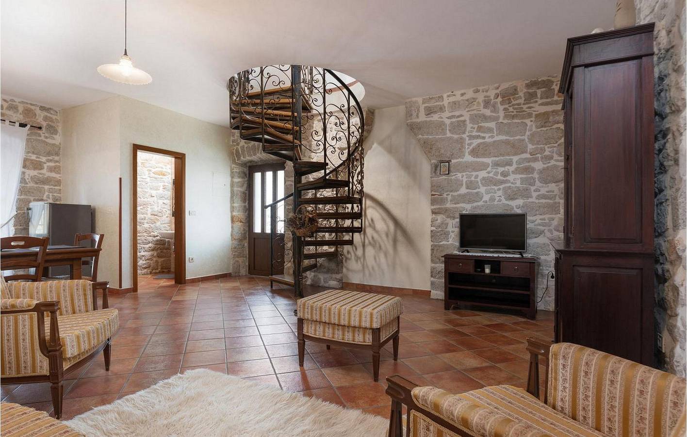 Charmante 200 m² große Wohnung mit Terrasse, Parkplatz und WLAN in der Nähe des Stadtzentrums von Dracevac in Dracevac, Porec und Umgebung