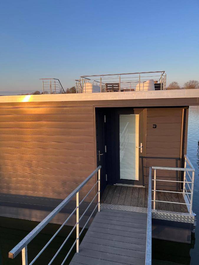 Hausboot der Friesländer im Wangermeer in Wangermeer, Wangerland