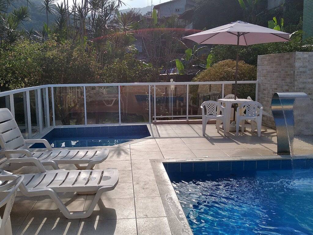 Ganze Wohnung, Apartment mit 2 Schlafzimmern, möbliert mit Pool, in der Nähe von Martim de Sá. in Caraguatatuba, Região Metropolitana do Vale do Paraíba e Litoral Norte