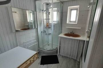 Gîte pour 8 personnes, avec balcon, animaux acceptés à Cervières