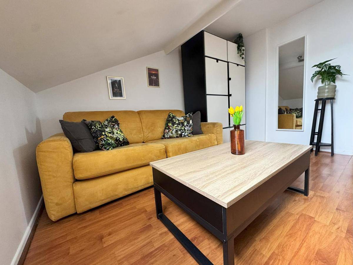 Appartement entier, One-Bedroom Apartment in Le Perreux-sur-Marne, Val-de-Marne