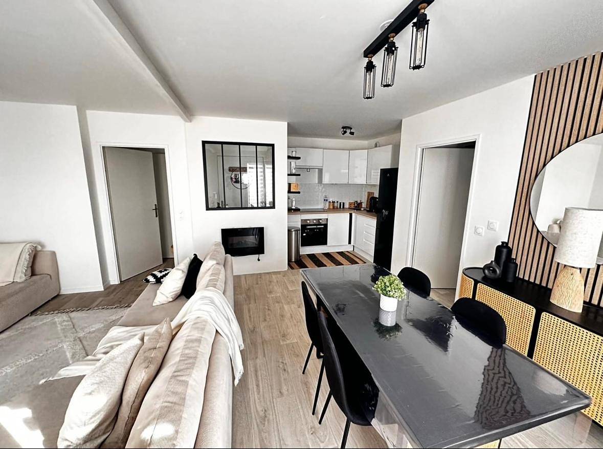 Appartement entier, Grand F2 dernier etage belle vue in Le Blanc-Mesnil, Seine-Saint-Denis