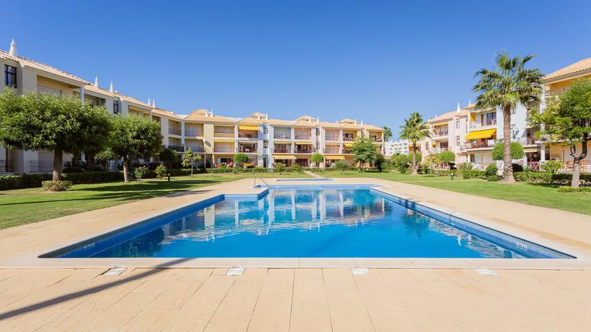Ferienwohnung für 4 Personen, mit Pool und Balkon - 1