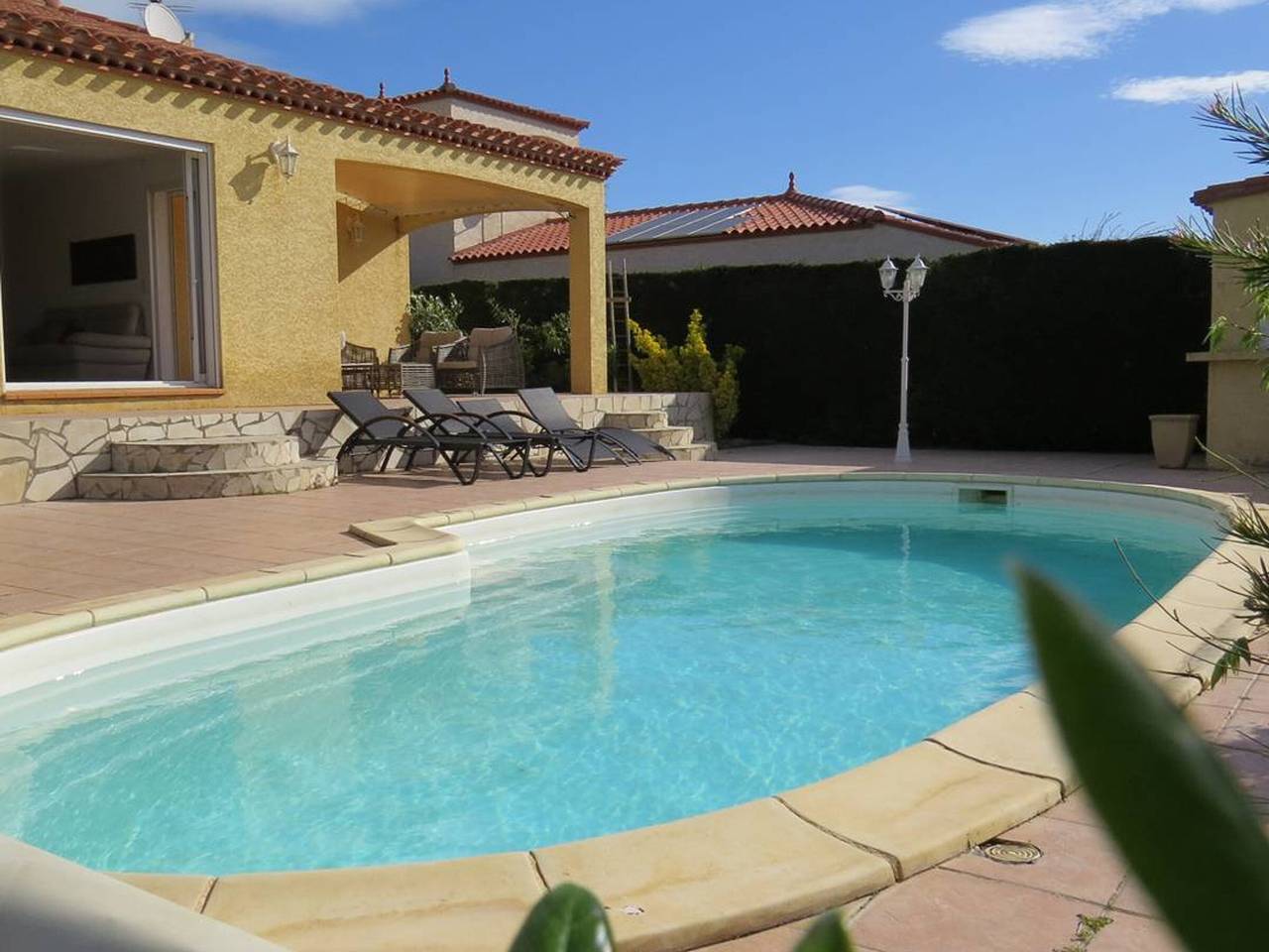Luxusvilla mit privatem Pool, Sauna & Boulodrome, 8 Minuten vom Strand, für 8 Personen, Wlan in Saint-Laurent-de-la-Salanque, Côte d'Améthyste