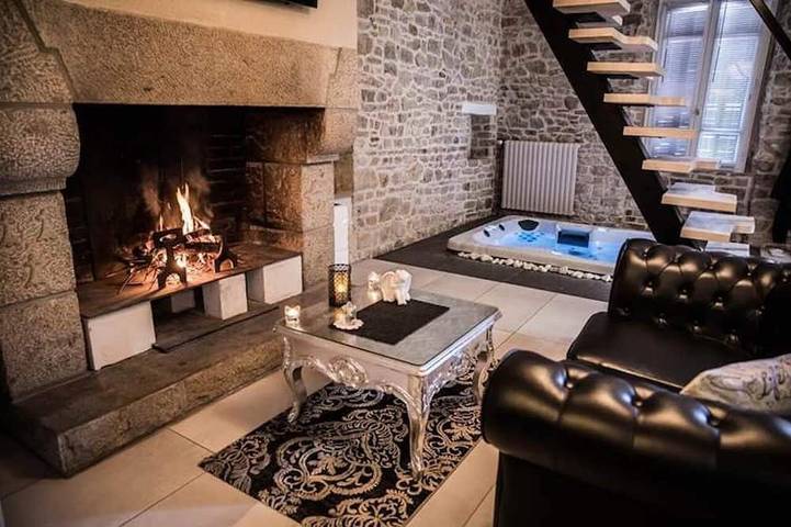 Cabaña de lujo para una estancia romántica con acceso a la piscina in Bain-de-Bretagne, Región de Redon