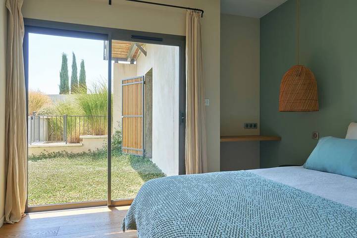 Villa l'Annexe between Avignon and Nîmes: outdoor swimming pool, gym,... in Rochefort-du-Gard, Nimes region