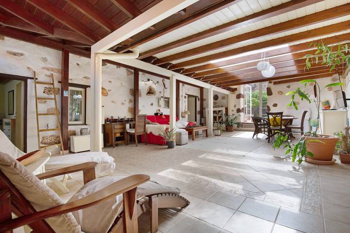 Casa rural "Casa del Valle" cerca del Parque Natural con piscina, terraza, jardín y Wi-Fi in Betancuria, Fuerteventura