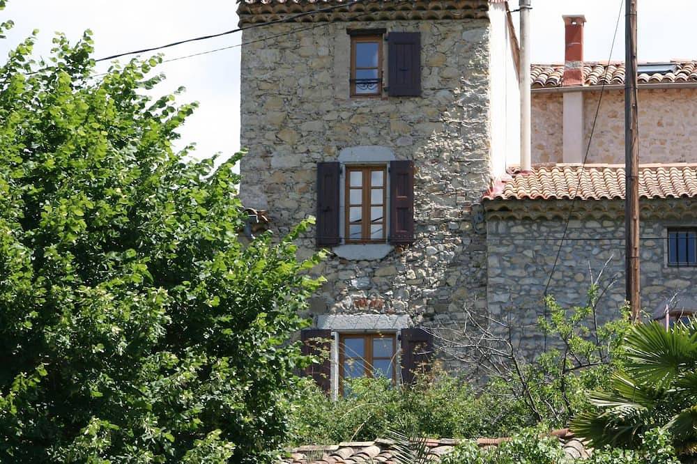 Tour Ourne Mas de Tours in Tornac, Parc national des Cévennes