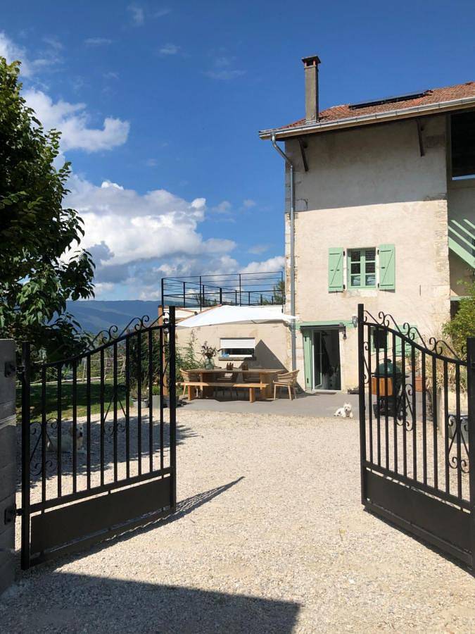 Chambre d’hôte pour 2 personnes, avec terrasse ainsi que vue et jardin