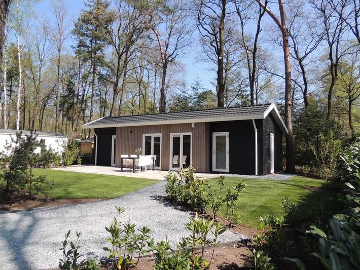 Chalet voor 4 personen, with Terras and Tuin as well as Zwembad in Hoenderloo