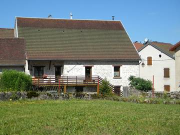 Appartement de vacances pour 4 personnes, avec terrasse et jardin dans le Jura