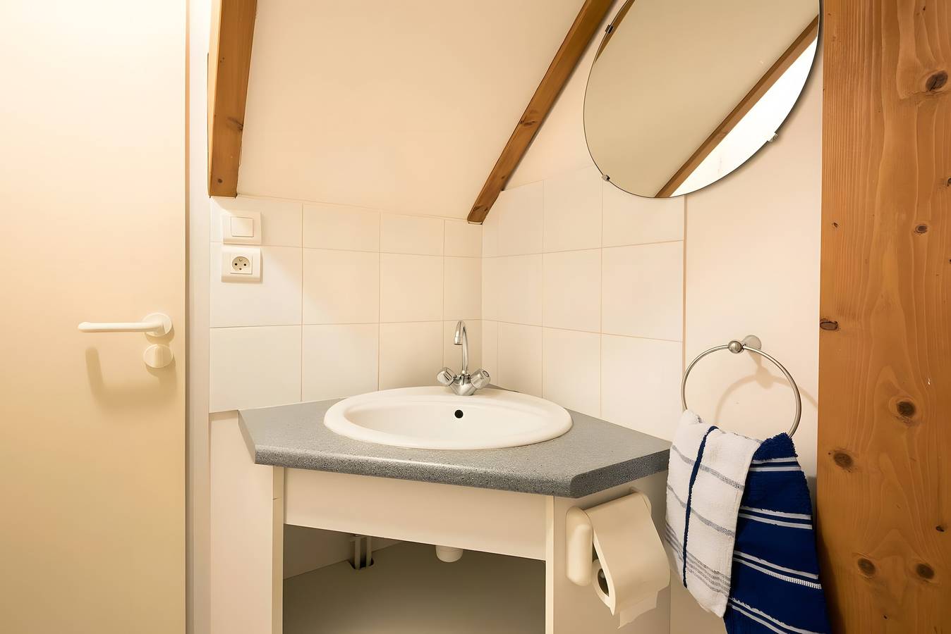 Maple Cottage, 5 Minutes from La Rochelle in Périgny, La Rochelle region