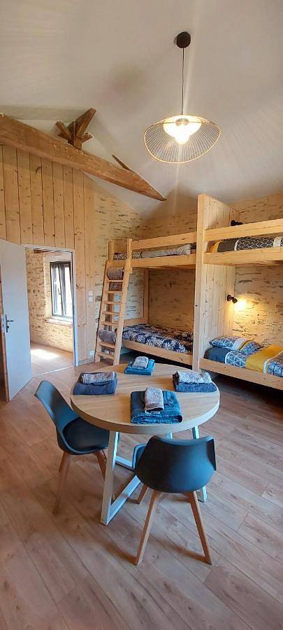 Le Gîte de l'école de la pierre in Saint-Martin-des-Noyers, Vallée de la Loire