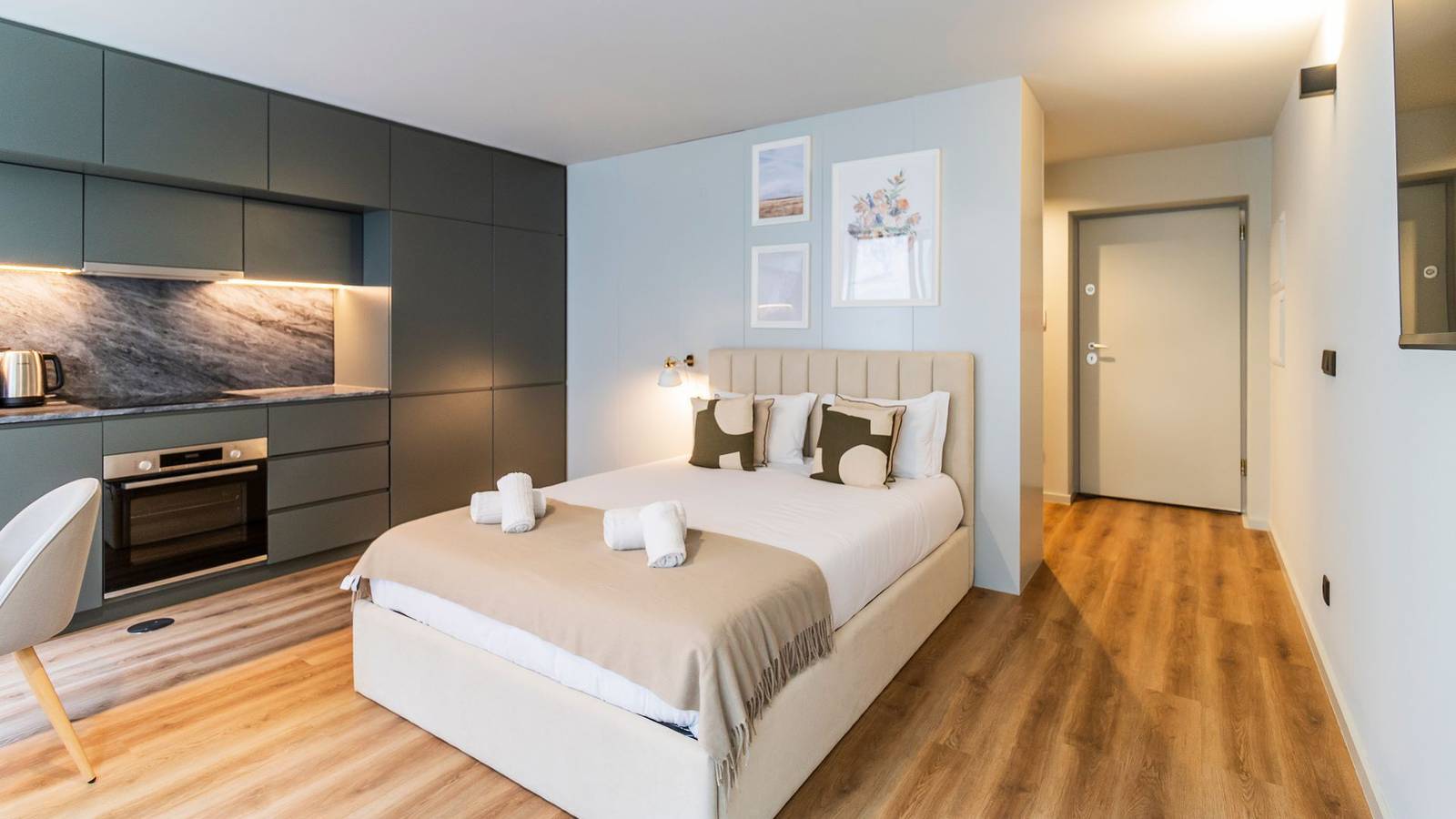 Apartamento inteiro, Ruah B - Bright Studio by Lovelystay in Mafamude e Vilar do Paraíso, Distrito do Porto