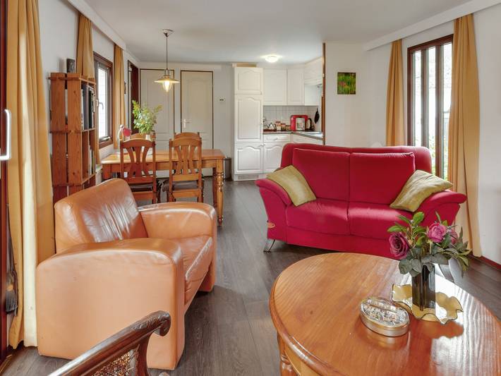 Ferienhaus für 4 Personen, mit Pool und Terrasse sowie Garten