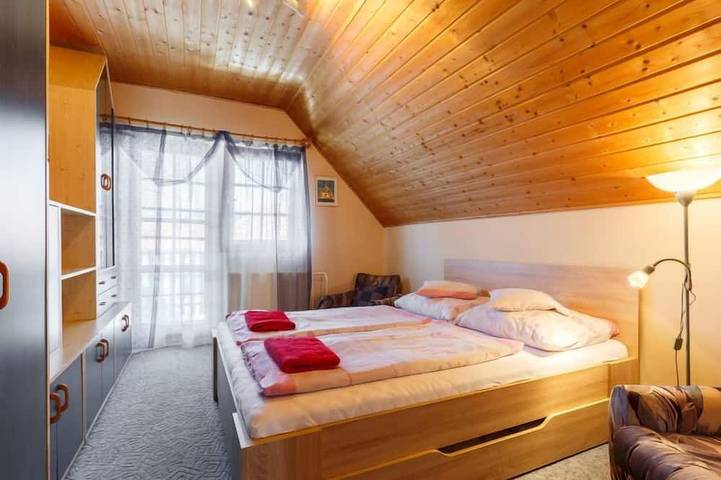 Ferienhaus für 10 Personen, mit Balkon/Terrasse und Terrasse sowie Garten und Pool in Siofok - 4