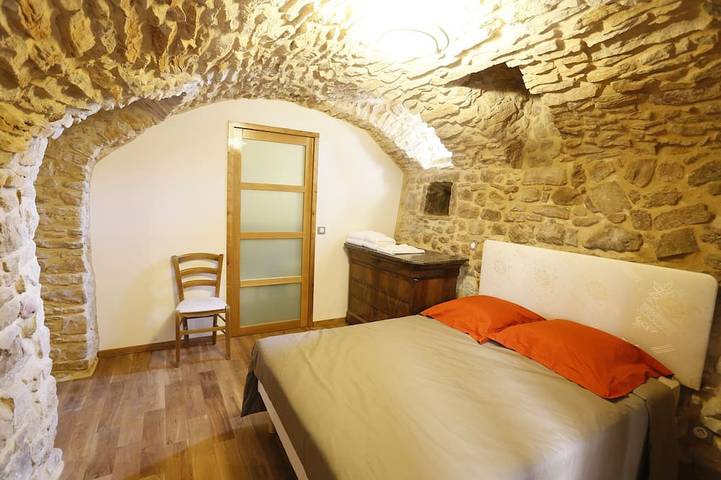 Gîte pour 4 personnes, avec jardin et terrasse à Sabran - 3
