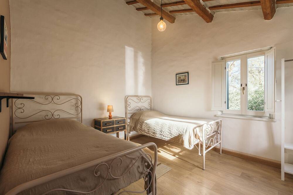 Ferme nichée dans les collines, à 1km de Pergola, espace panoramique, grande ouverte in Pergola, Valle del Metauro