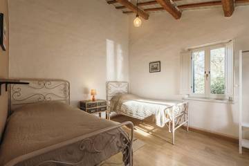 Maison De Vacances pour 12 Personnes dans Pergola, Valle del Metauro, Photo 1