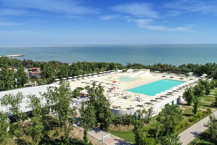 Camping für 4 Personen, mit Terrasse an der Adriatisches Meer