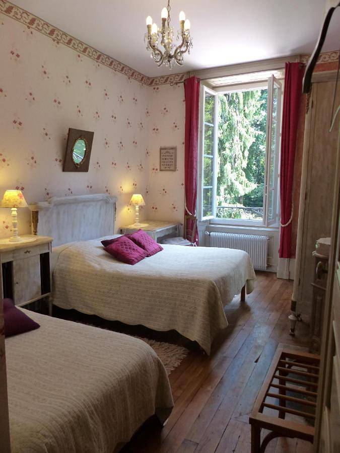 Chambre d’hôte pour 2 personnes, avec terrasse ainsi que jardin et vue à Lezoux - 3