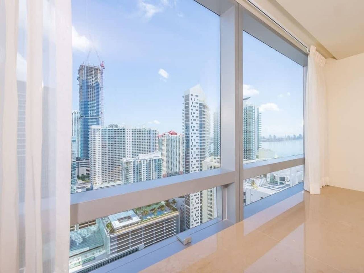 Ganze Wohnung, Luxury Four Seasons Condo   Free Valet   Gym in Miami, Florida