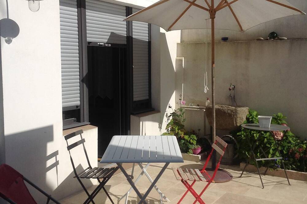 Studio à la nuit pour 2 personnes - vieux Saint Gilles. Proche de la Vélodyssée. in Saint-Gilles-Croix-de-Vie, Vallée de la Loire